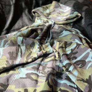 NWOT Blue Men’s camo hoodie